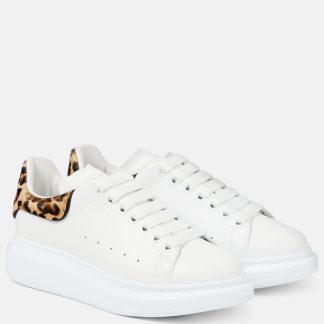 designer di alta qualità Alexander McQueen Scarpe oversize in pelle leopardata di colore bianco