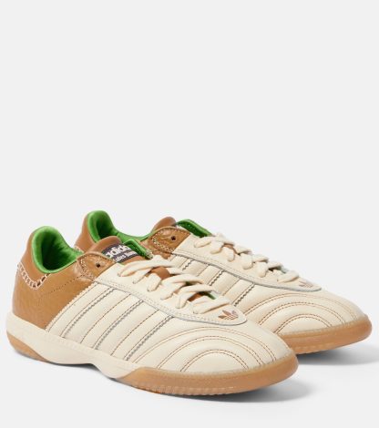 lusso falso Adidas x Wales Boner Samba in pelle beige