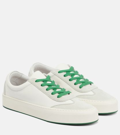 replica designer The Row Scarpe Marley in pelle scamosciata di colore bianco