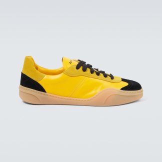 replica di lusso Acne Studios Scarpe in pelle scamosciata con logo in giallo