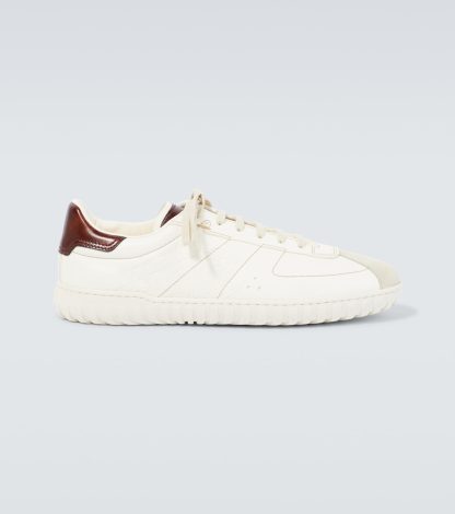 replica di lusso Berluti Scarpe Trainer in pelle ricamata di colore bianco